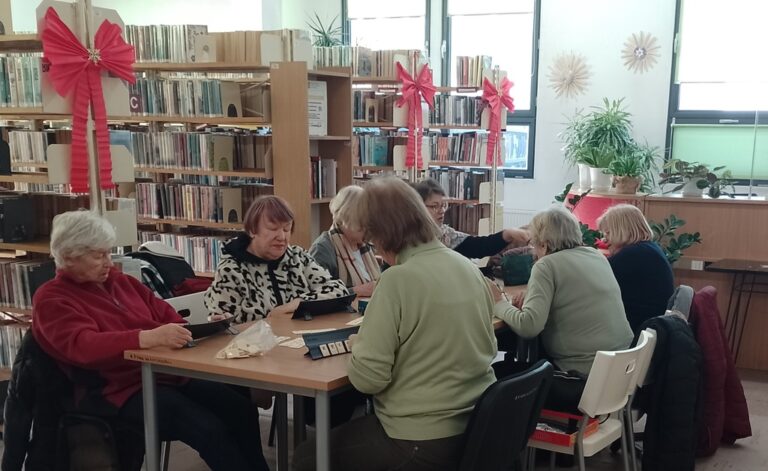 spotkanie w bibliotece przy grach planszowych