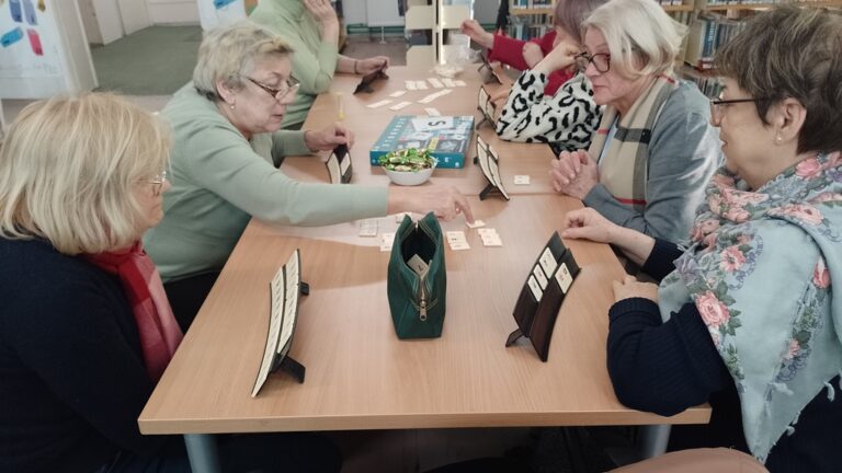 spotkanie w bibliotece przy grach planszowych