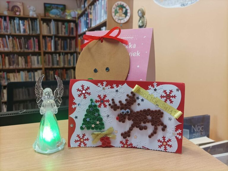 ozdoby świąteczne - praca plastyczna stworzona przez dzieci w bibliotece