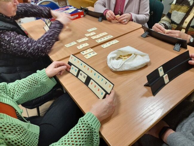 spotkanie przy grach planszowych w bibliotece