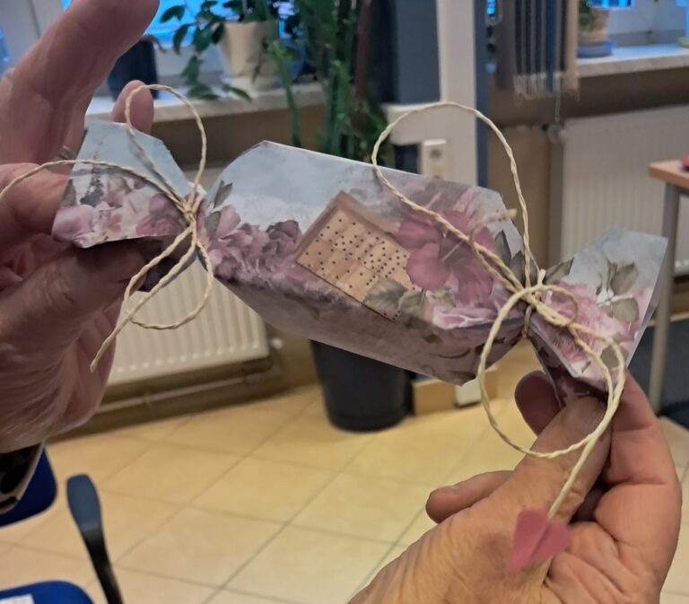 walentynkowe warsztaty rękodzieła w bibliotece