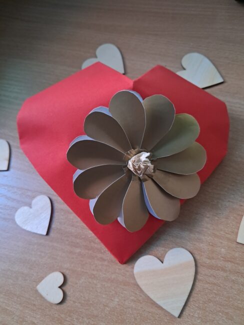 walentynkowe warsztaty rękodzieła w bibliotece