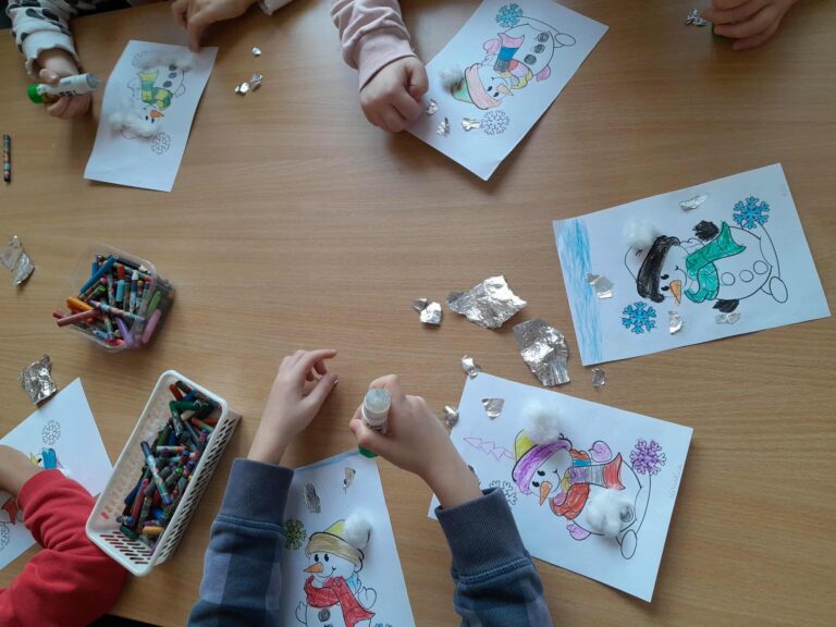 zajęcia biblioteczne dla dzieci - prace plastyczne powstałe na zajęciach