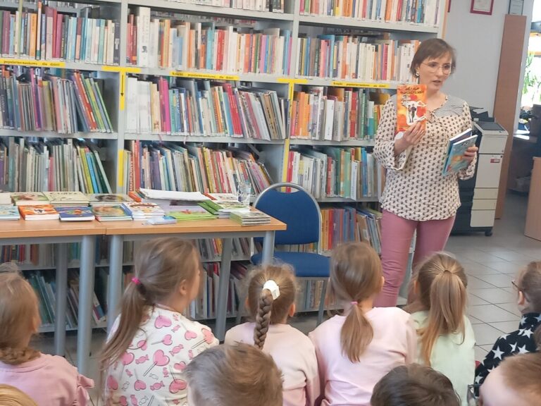 spotkanie z Magdaleną Zarębską w bibliotece