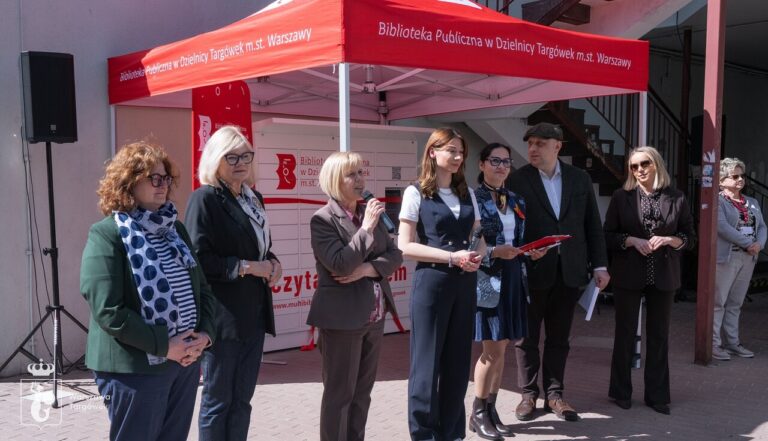 otwarcie książkomatu na ul. Rembielińska 6a