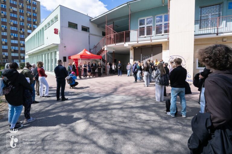 otwarcie książkomatu na ul. Rembielińska 6a