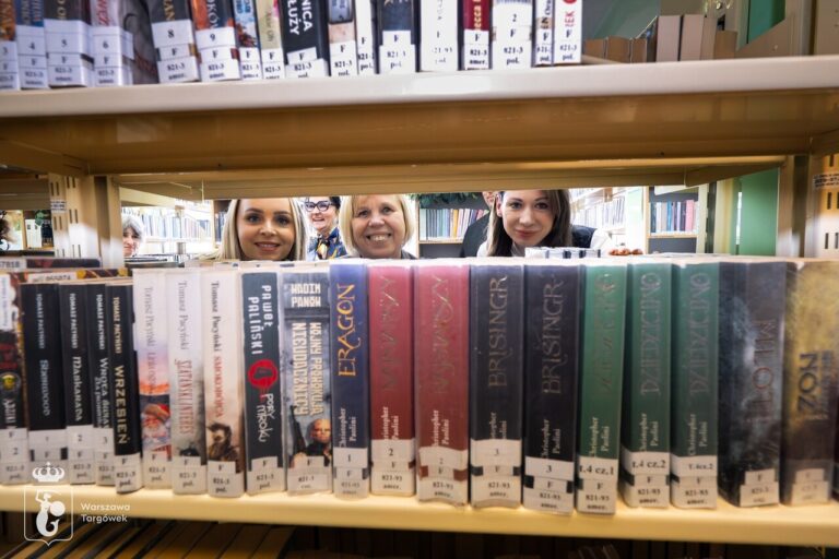 otwarcie książkomatu na ul. Rembielińska 6a