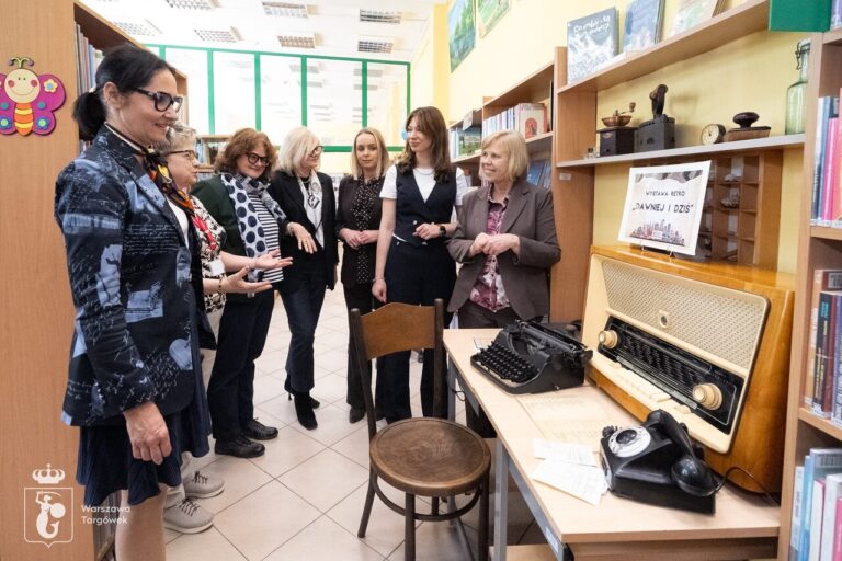 otwarcie książkomatu na ul. Rembielińska 6a