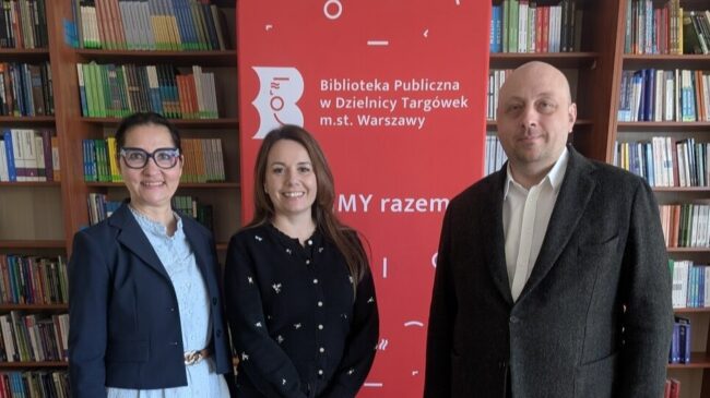 Trzy osoby, Dyrekcja Biblioteki i Koordynatorka Wolontariatu