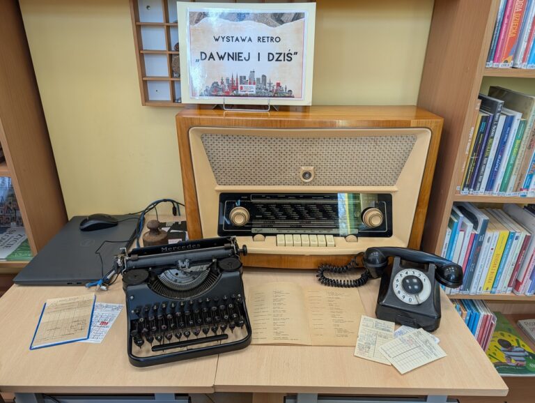 otwarcie książkomatu na ul. Rembielińska 6a