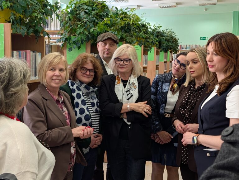 otwarcie książkomatu na ul. Rembielińska 6a