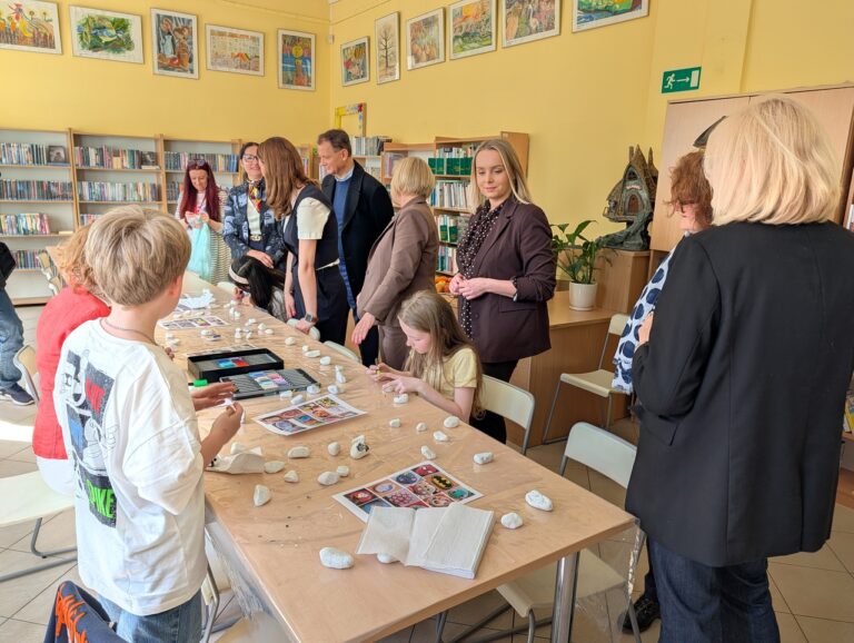 otwarcie książkomatu na ul. Rembielińska 6a