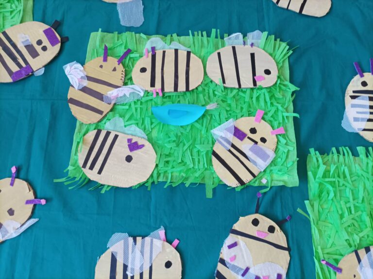 prace plastyczne uczestników zajęć w bibliotece