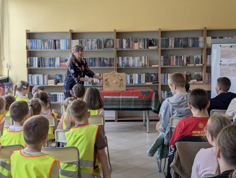 spotkanie z Agnieszką Kazałą w bibliotece