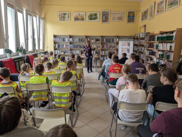 spotkanie z Agnieszką Kazałą w bibliotece