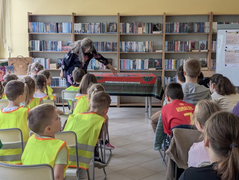 spotkanie z Agnieszką Kazałą w bibliotece