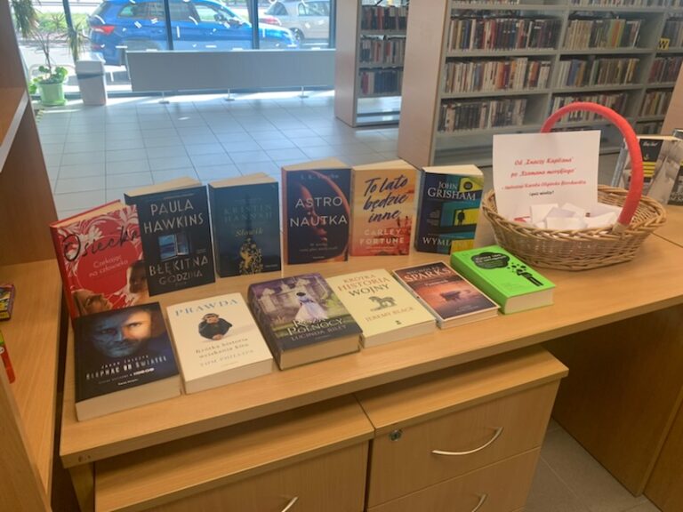 książki w bibliotece