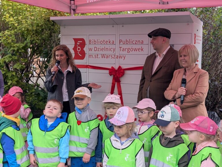 otwarcie książkomatu na Bazyliańskiej
