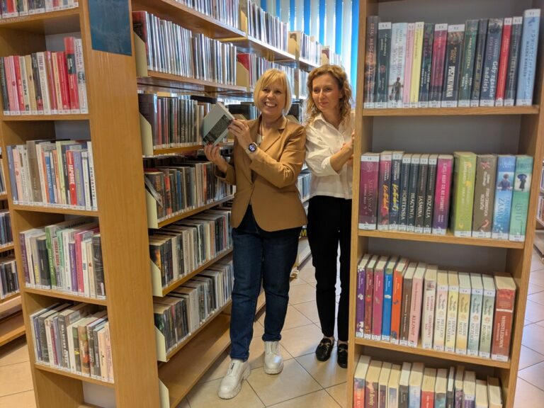 otwarcie książkomatu na Bazyliańskiej