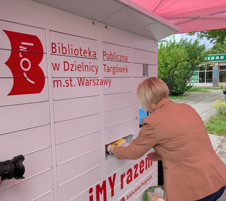 otwarcie książkomatu na Bazyliańskiej