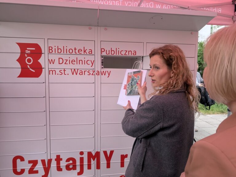 otwarcie książkomatu na Bazyliańskiej
