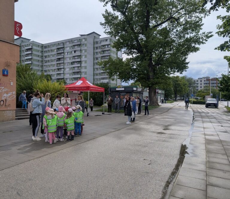 otwarcie książkomatu na Bazyliańskiej