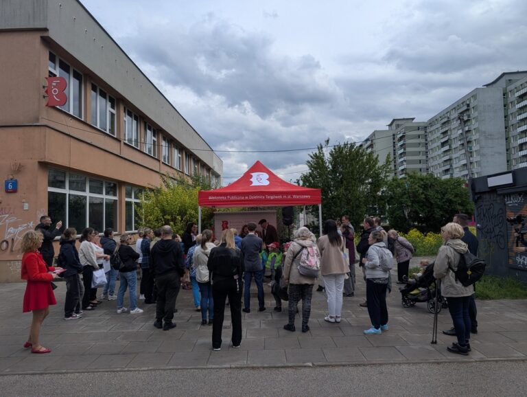 otwarcie książkomatu na Bazyliańskiej