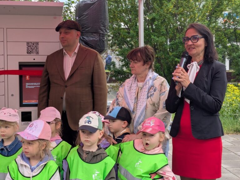 otwarcie książkomatu na Bazyliańskiej