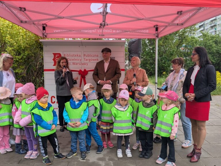 otwarcie książkomatu na Bazyliańskiej