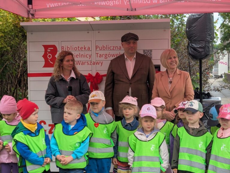 otwarcie książkomatu na Bazyliańskiej