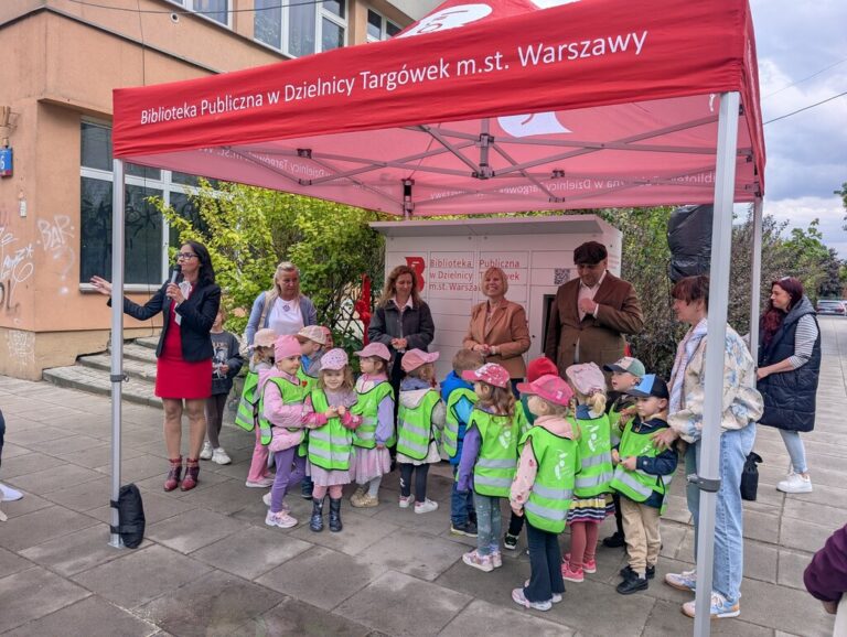 otwarcie książkomatu na Bazyliańskiej
