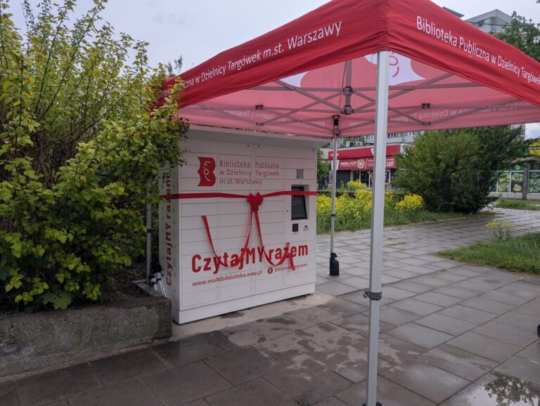 otwarcie książkomatu na Bazyliańskiej