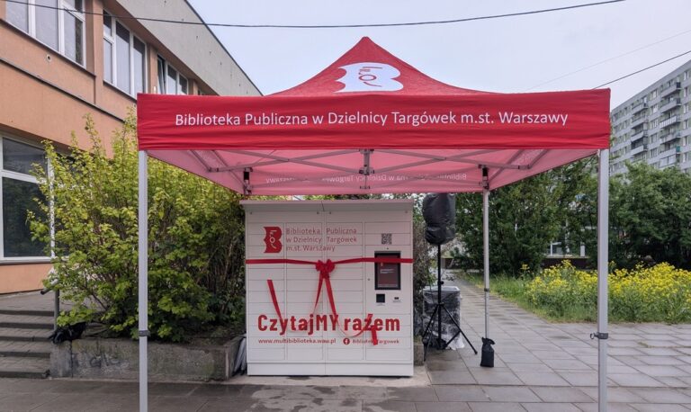 otwarcie książkomatu na Bazyliańskiej