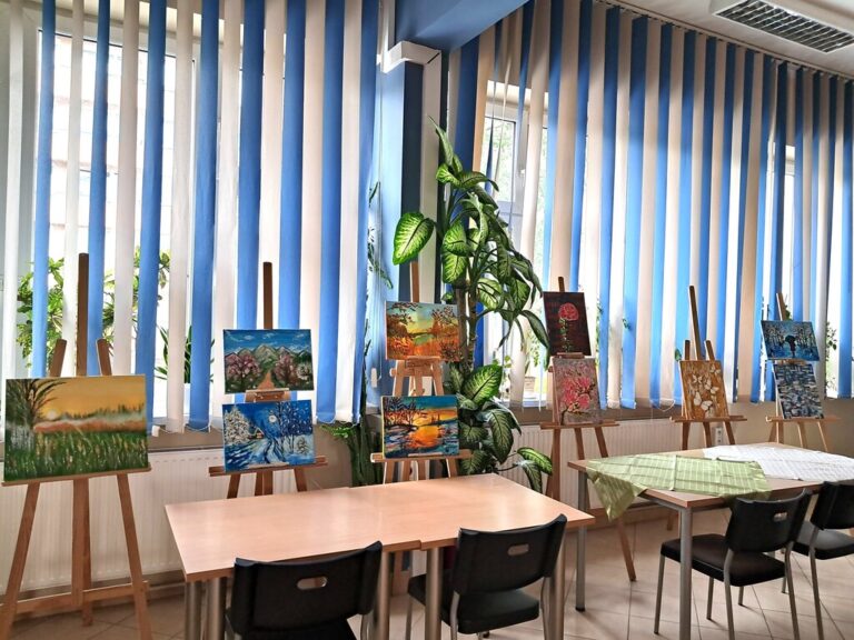 wystawa obrazów w bibliotece
