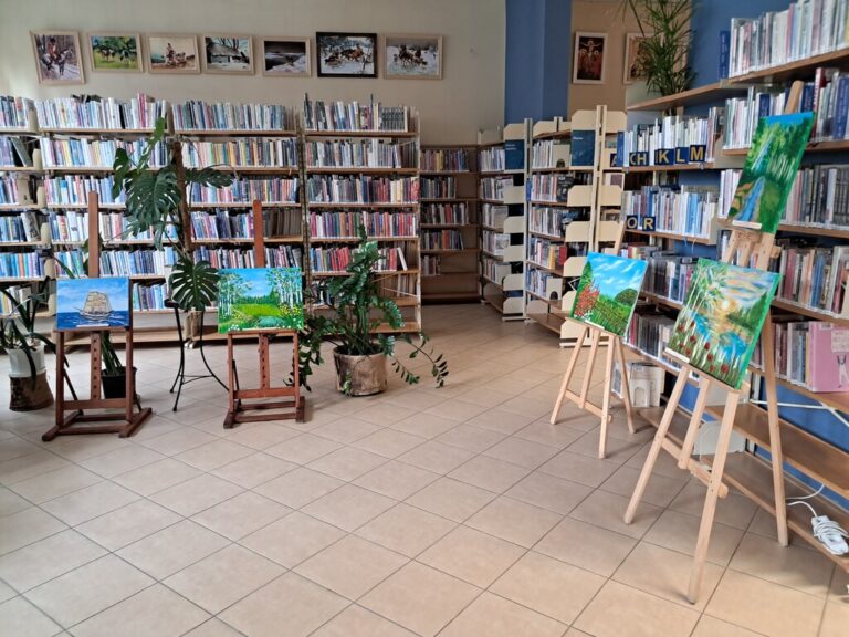 wystawa obrazów w bibliotece