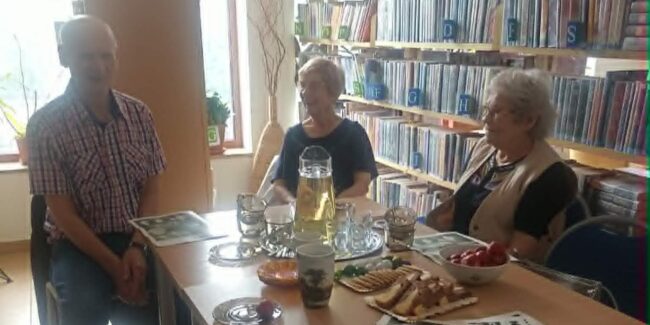 spotkanie w bibliotece w ramach dni sąsiedzkich