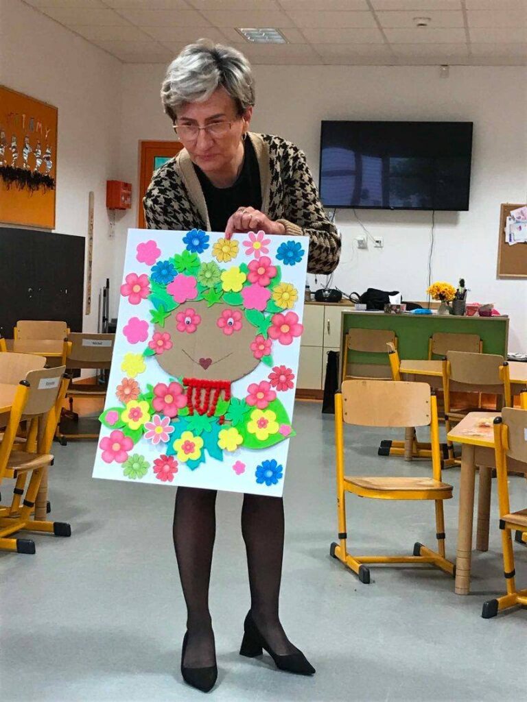 zajęcia dla dzieci w przedszkolu prowadzone przez bibliotekarkę