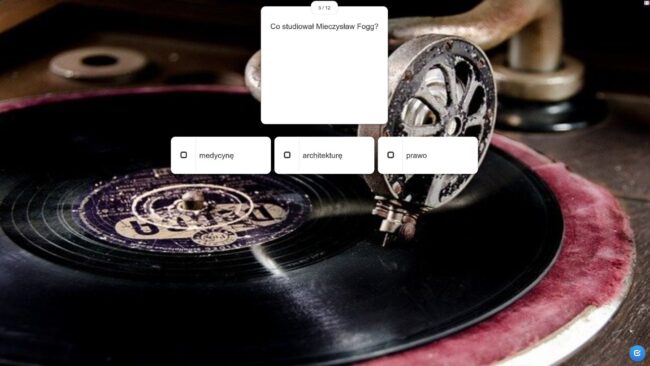 gramofon; jedno z pytań quizu: Co studiował Mieczysław Fogg? a) medycynę b) architekturę c) prawo
