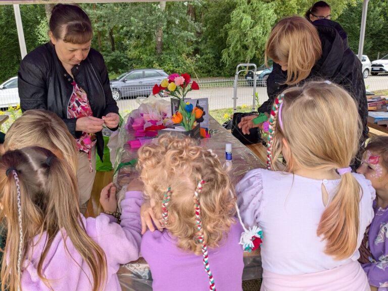 warsztaty tworzenia kwiatów z krepiny włoskiej