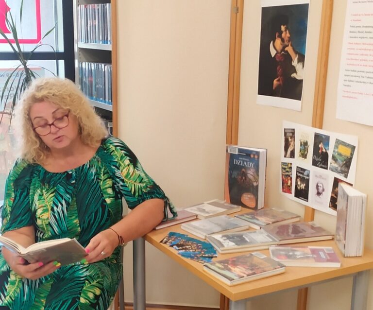 głośne czytanie Dziadów Adama Mickiewicza w bibliotece przy Radzymińskiej