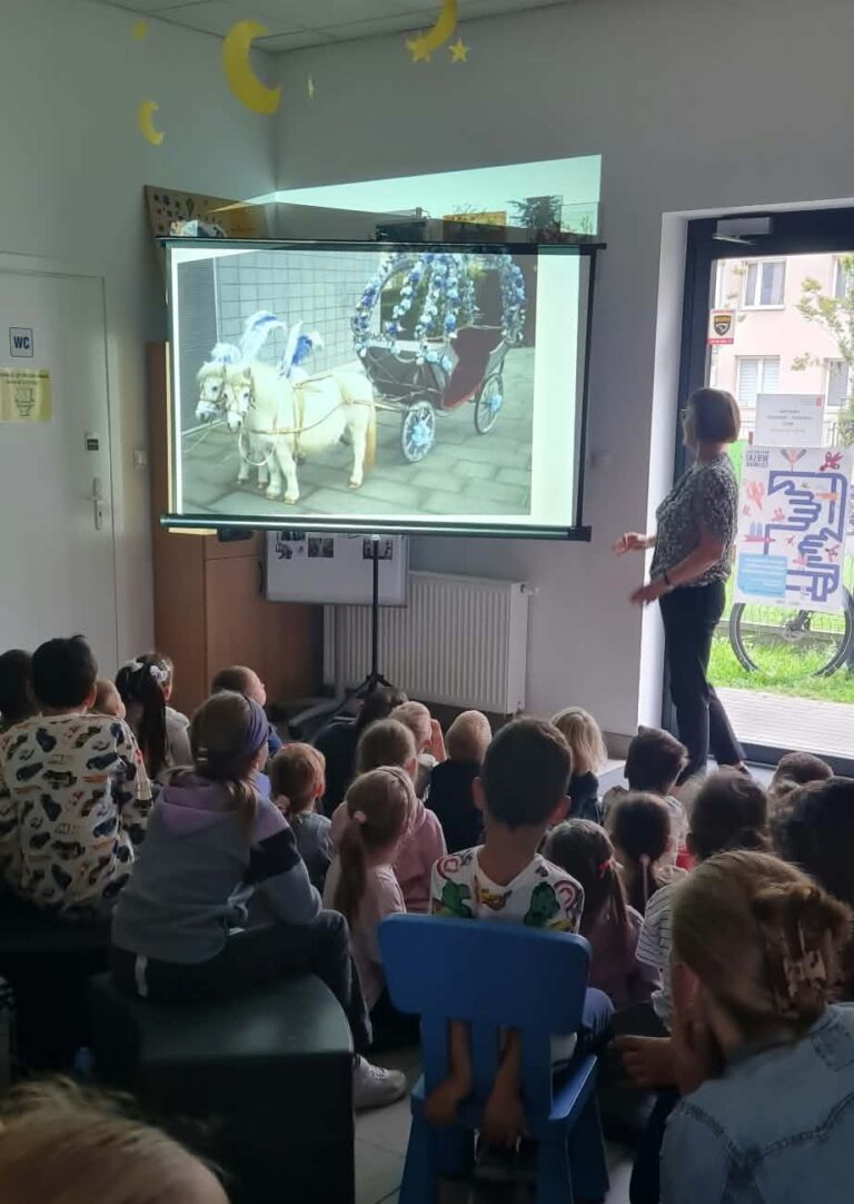 spotkanie z Magdaleną Zarębską w bibliotece