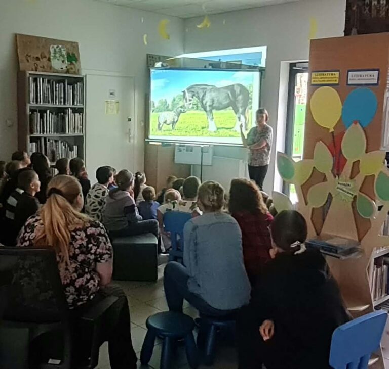 spotkanie z Magdaleną Zarębską w bibliotece